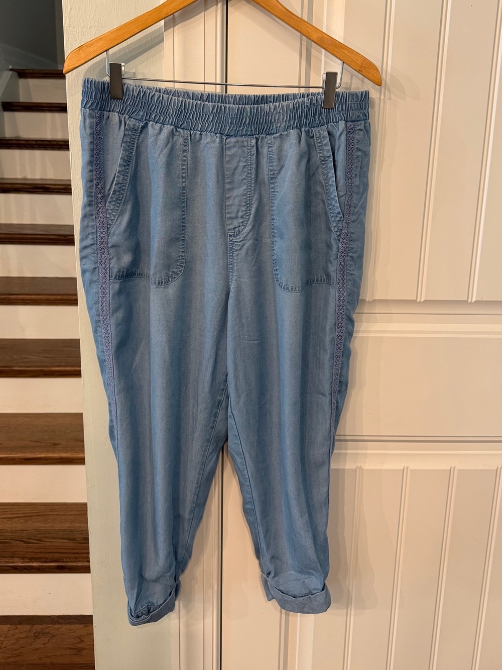 Coldwater Creek Petite 12 Lyocell Chambray Capri Pants Pull On Blue Crop